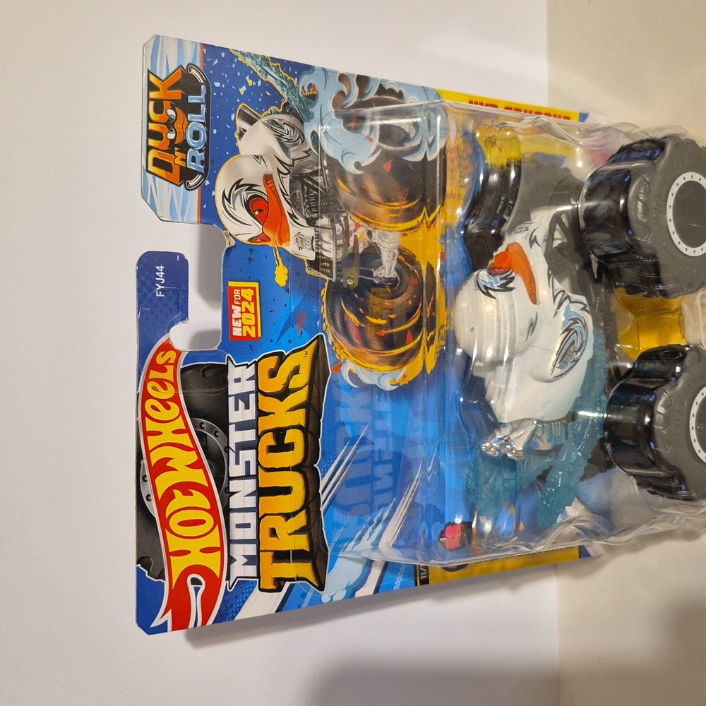 B24 Hot Wheels  Monster Trucks  Duck n Roll